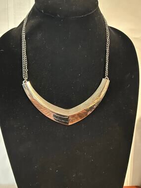 Vintage Silver Tone V Chevron Choker Necklace Sleek Polished Minimalist Collar